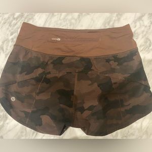 Size 4 lululemon speed up shorts with a 4 inch inseam - BARELY WORN